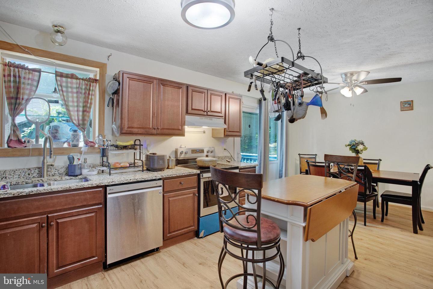 18301 NOB HILL DR, TRIANGLE, Virginia 22172, 4 Bedrooms Bedrooms, ,3 BathroomsBathrooms,Residential,For sale,18301 NOB HILL DR,VAPW2097398 MLS # VAPW2097398