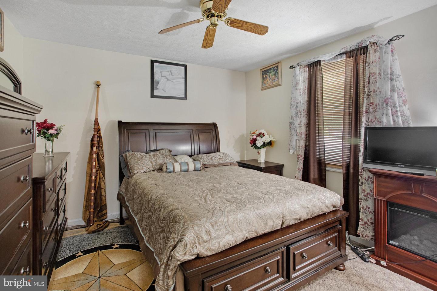 18301 NOB HILL DR, TRIANGLE, Virginia 22172, 4 Bedrooms Bedrooms, ,3 BathroomsBathrooms,Residential,For sale,18301 NOB HILL DR,VAPW2097398 MLS # VAPW2097398
