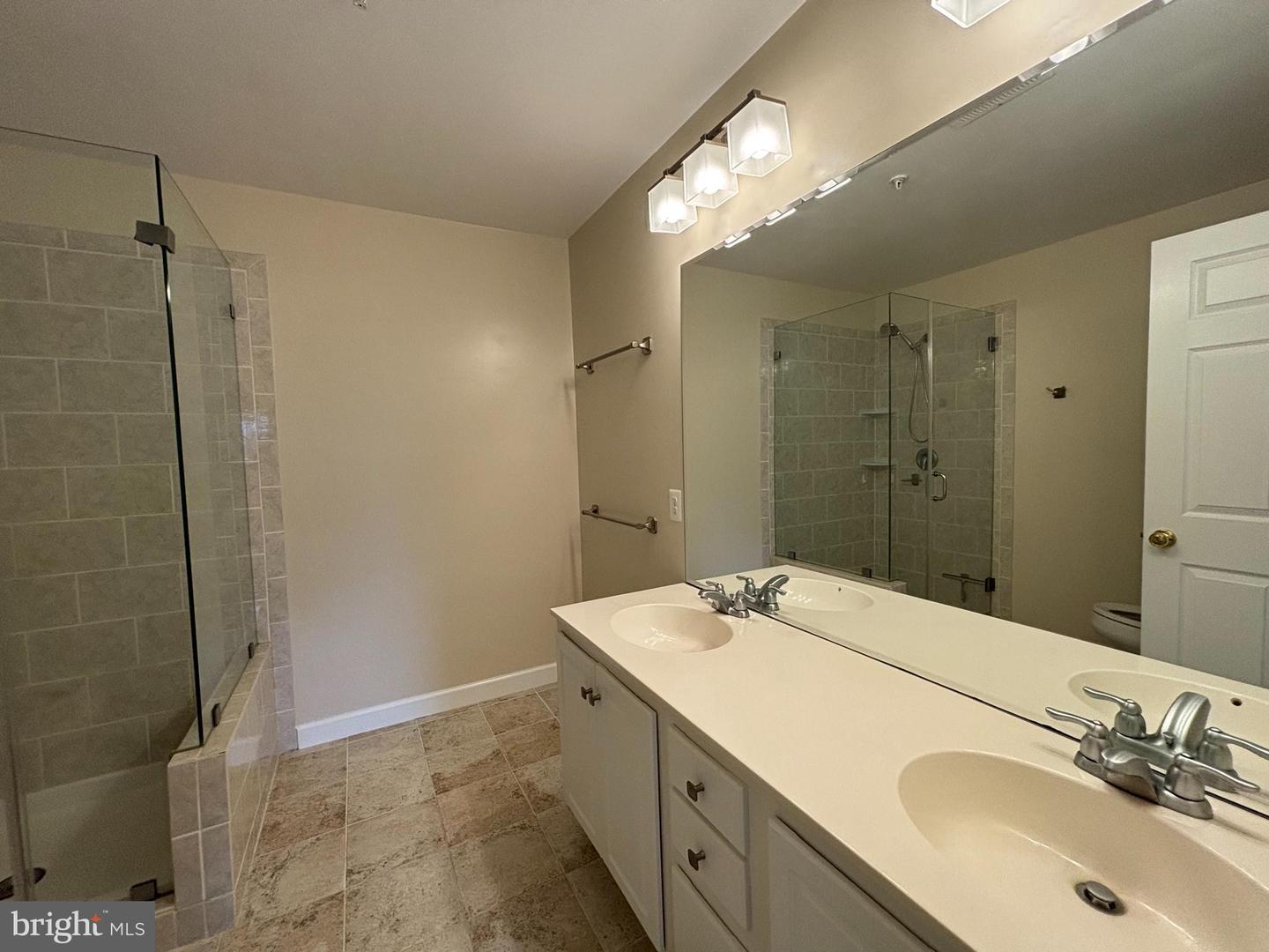 12491 HAYES CT #303, FAIRFAX, Virginia 22033, 2 Bedrooms Bedrooms, ,2 BathroomsBathrooms,Residential,For sale,12491 HAYES CT #303,VAFX2249190 MLS # VAFX2249190