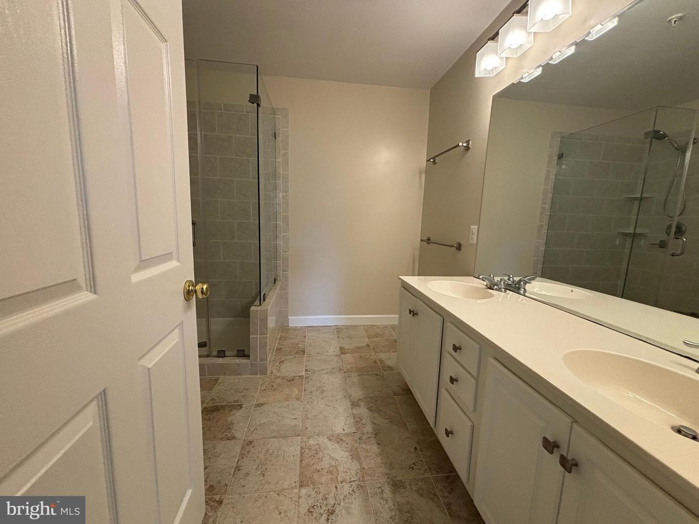 12491 HAYES CT #303, FAIRFAX, Virginia 22033, 2 Bedrooms Bedrooms, ,2 BathroomsBathrooms,Residential,For sale,12491 HAYES CT #303,VAFX2249190 MLS # VAFX2249190