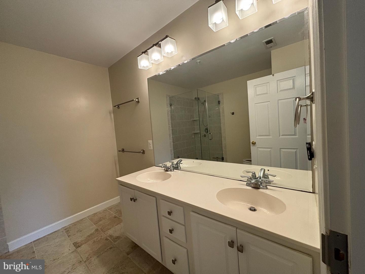 12491 HAYES CT #303, FAIRFAX, Virginia 22033, 2 Bedrooms Bedrooms, ,2 BathroomsBathrooms,Residential,For sale,12491 HAYES CT #303,VAFX2249190 MLS # VAFX2249190