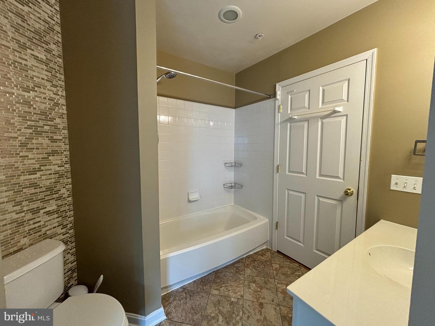 12491 HAYES CT #303, FAIRFAX, Virginia 22033, 2 Bedrooms Bedrooms, ,2 BathroomsBathrooms,Residential,For sale,12491 HAYES CT #303,VAFX2249190 MLS # VAFX2249190