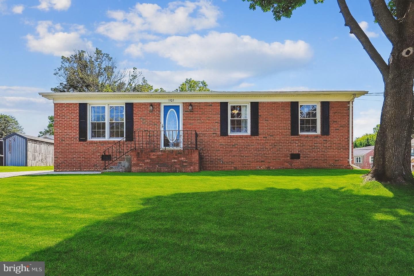 1101 VIRGINIA AVE, FRONT ROYAL, Virginia 22630, 3 Bedrooms Bedrooms, ,2 BathroomsBathrooms,Residential,For sale,1101 VIRGINIA AVE,VAWR2011546 MLS # VAWR2011546