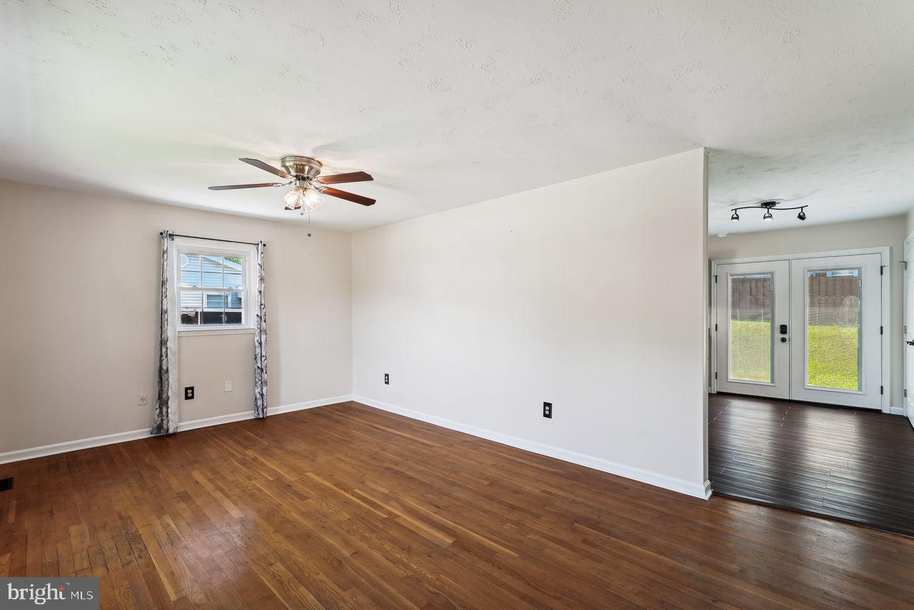 1101 VIRGINIA AVE, FRONT ROYAL, Virginia 22630, 3 Bedrooms Bedrooms, ,2 BathroomsBathrooms,Residential,For sale,1101 VIRGINIA AVE,VAWR2011546 MLS # VAWR2011546