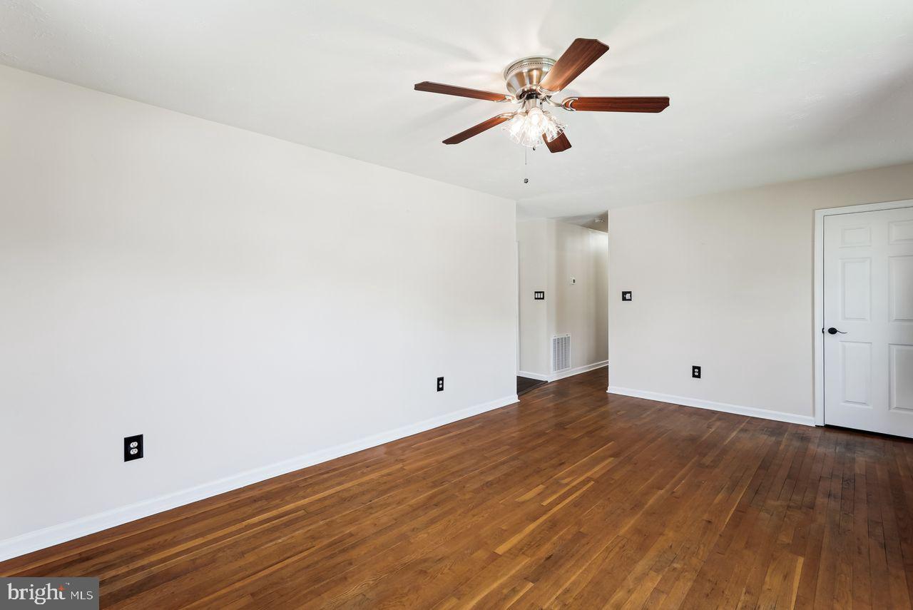 1101 VIRGINIA AVE, FRONT ROYAL, Virginia 22630, 3 Bedrooms Bedrooms, ,2 BathroomsBathrooms,Residential,For sale,1101 VIRGINIA AVE,VAWR2011546 MLS # VAWR2011546