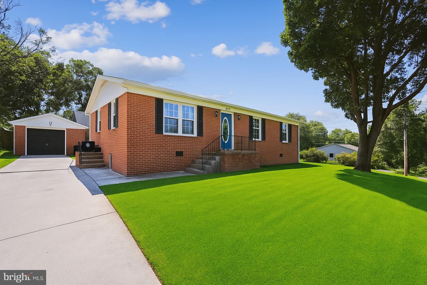1101 VIRGINIA AVE, FRONT ROYAL, Virginia 22630, 3 Bedrooms Bedrooms, ,2 BathroomsBathrooms,Residential,For sale,1101 VIRGINIA AVE,VAWR2011546 MLS # VAWR2011546
