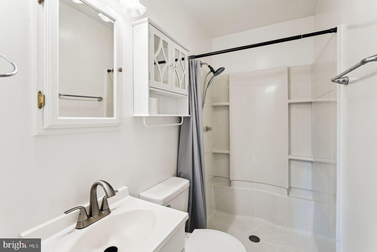 1101 VIRGINIA AVE, FRONT ROYAL, Virginia 22630, 3 Bedrooms Bedrooms, ,2 BathroomsBathrooms,Residential,For sale,1101 VIRGINIA AVE,VAWR2011546 MLS # VAWR2011546