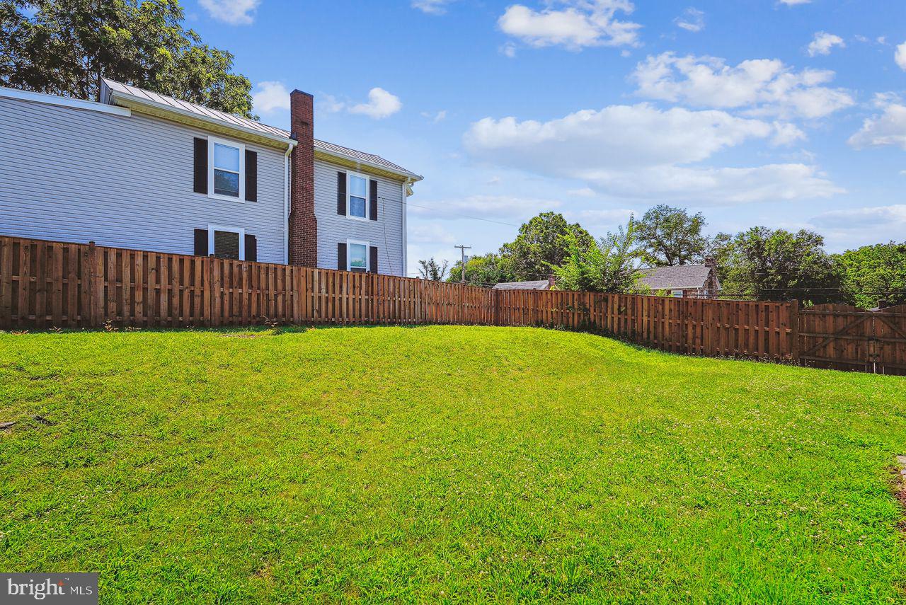 1101 VIRGINIA AVE, FRONT ROYAL, Virginia 22630, 3 Bedrooms Bedrooms, ,2 BathroomsBathrooms,Residential,For sale,1101 VIRGINIA AVE,VAWR2011546 MLS # VAWR2011546