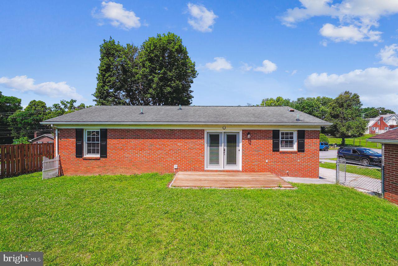 1101 VIRGINIA AVE, FRONT ROYAL, Virginia 22630, 3 Bedrooms Bedrooms, ,2 BathroomsBathrooms,Residential,For sale,1101 VIRGINIA AVE,VAWR2011546 MLS # VAWR2011546