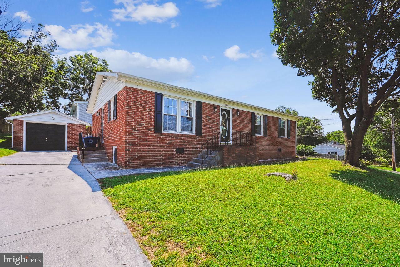 1101 VIRGINIA AVE, FRONT ROYAL, Virginia 22630, 3 Bedrooms Bedrooms, ,2 BathroomsBathrooms,Residential,For sale,1101 VIRGINIA AVE,VAWR2011546 MLS # VAWR2011546