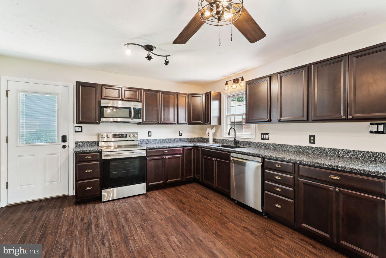 1101 VIRGINIA AVE, FRONT ROYAL, Virginia 22630, 3 Bedrooms Bedrooms, ,2 BathroomsBathrooms,Residential,For sale,1101 VIRGINIA AVE,VAWR2011546 MLS # VAWR2011546