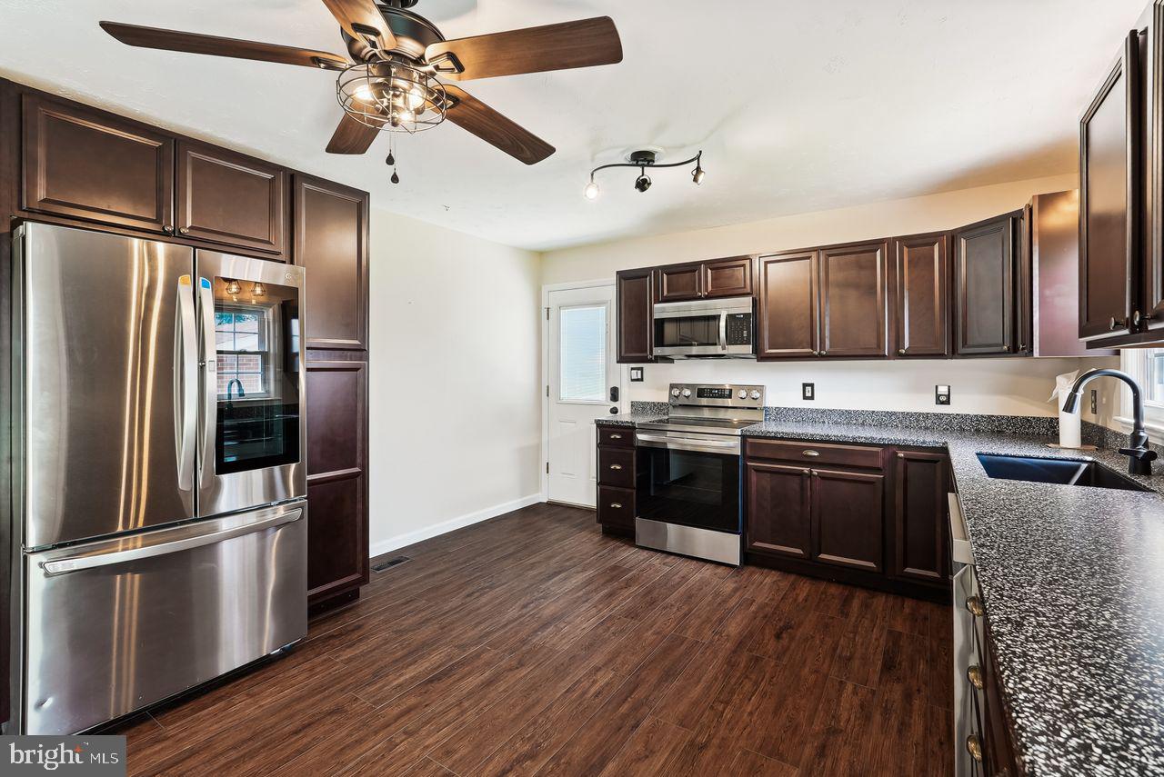 1101 VIRGINIA AVE, FRONT ROYAL, Virginia 22630, 3 Bedrooms Bedrooms, ,2 BathroomsBathrooms,Residential,For sale,1101 VIRGINIA AVE,VAWR2011546 MLS # VAWR2011546