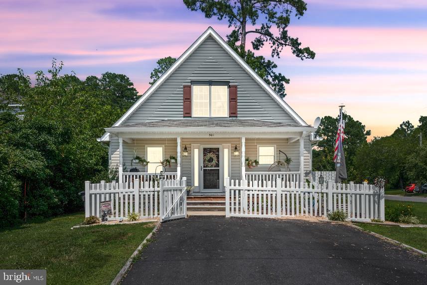 301 3RD STREET, COLONIAL BEACH, Virginia 22443, 3 Bedrooms Bedrooms, 9 Rooms Rooms,2 BathroomsBathrooms,Residential,For sale,301 3RD STREET,VAWE2009172 MLS # VAWE2009172