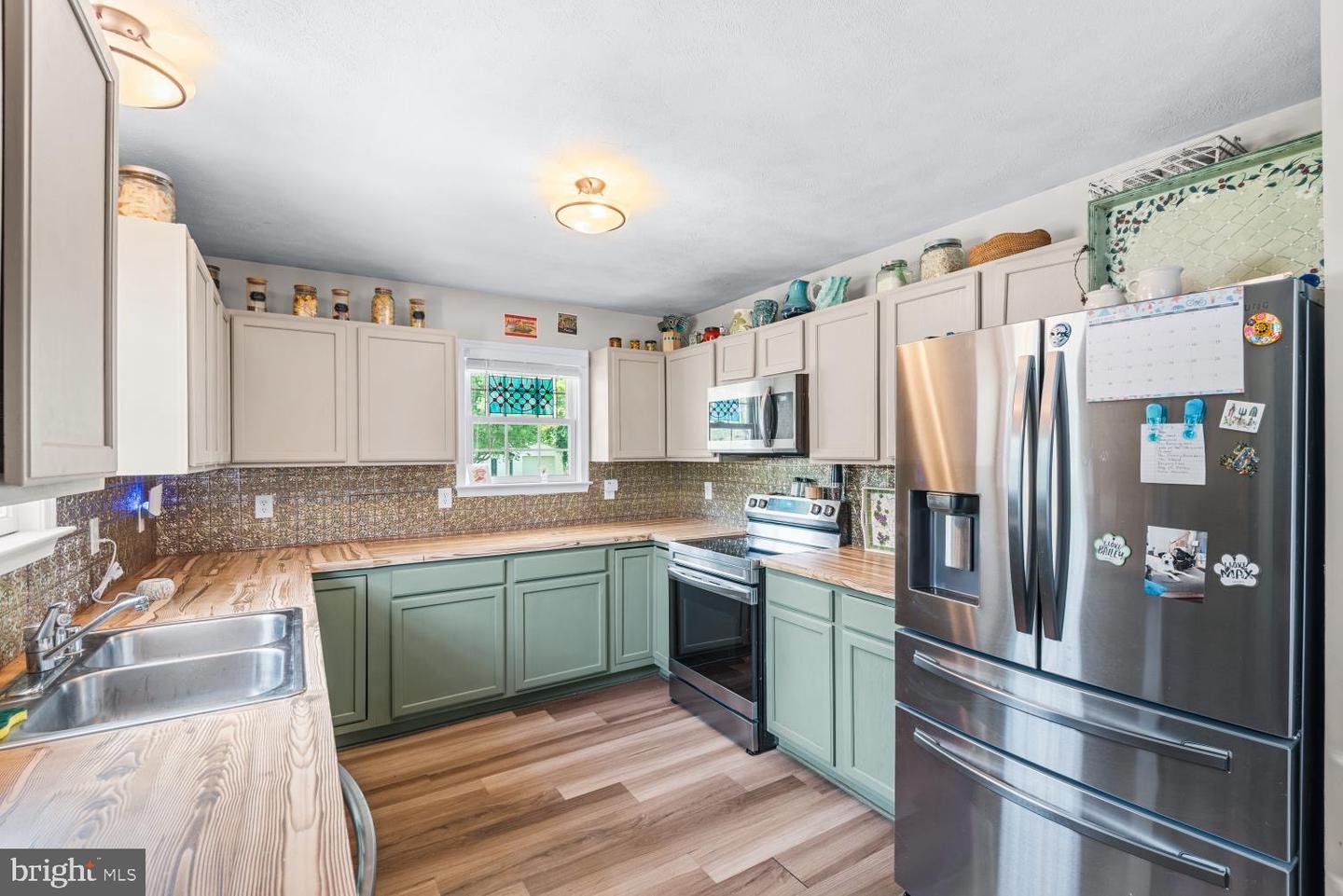 301 3RD STREET, COLONIAL BEACH, Virginia 22443, 3 Bedrooms Bedrooms, 9 Rooms Rooms,2 BathroomsBathrooms,Residential,For sale,301 3RD STREET,VAWE2009172 MLS # VAWE2009172