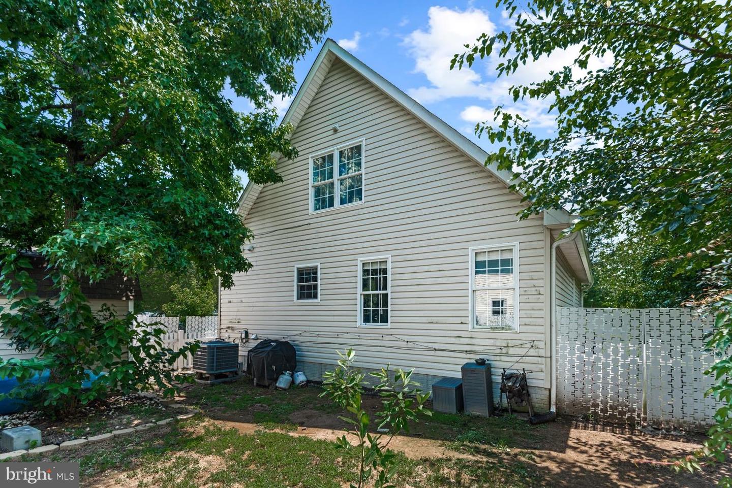 301 3RD STREET, COLONIAL BEACH, Virginia 22443, 3 Bedrooms Bedrooms, 9 Rooms Rooms,2 BathroomsBathrooms,Residential,For sale,301 3RD STREET,VAWE2009172 MLS # VAWE2009172