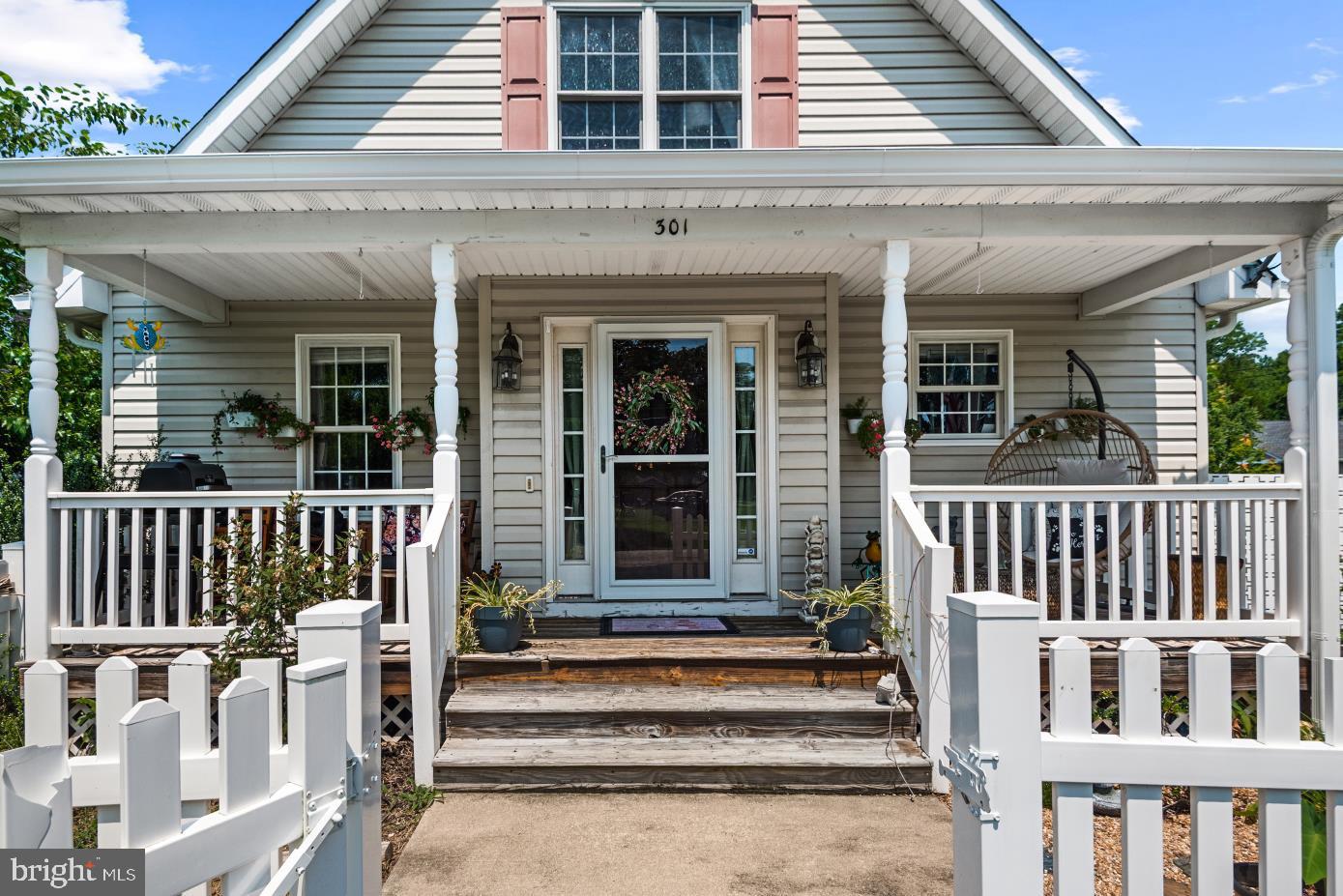 301 3RD STREET, COLONIAL BEACH, Virginia 22443, 3 Bedrooms Bedrooms, 9 Rooms Rooms,2 BathroomsBathrooms,Residential,For sale,301 3RD STREET,VAWE2009172 MLS # VAWE2009172