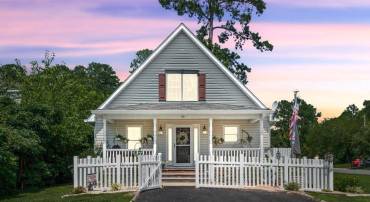 301 3RD STREET, COLONIAL BEACH, Virginia 22443, 3 Bedrooms Bedrooms, 9 Rooms Rooms,2 BathroomsBathrooms,Residential,For sale,301 3RD STREET,VAWE2009172 MLS # VAWE2009172