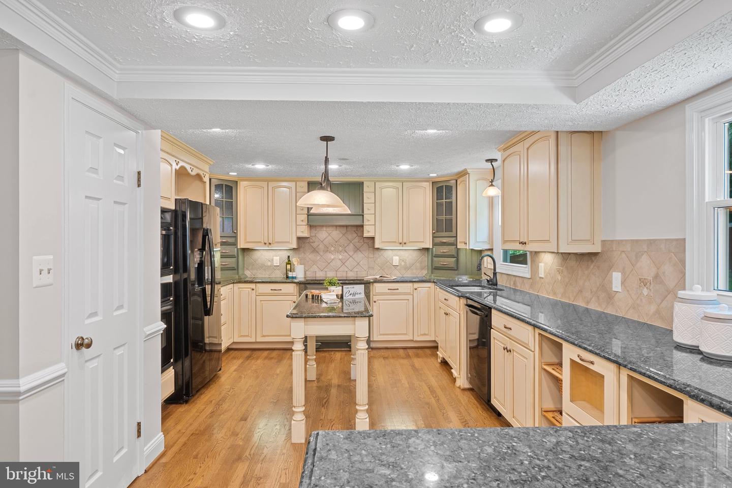 8695 YOUNG CT, SPRINGFIELD, Virginia 22153, 4 Bedrooms Bedrooms, ,3 BathroomsBathrooms,Residential,For sale,8695 YOUNG CT,VAFX2249308 MLS # VAFX2249308