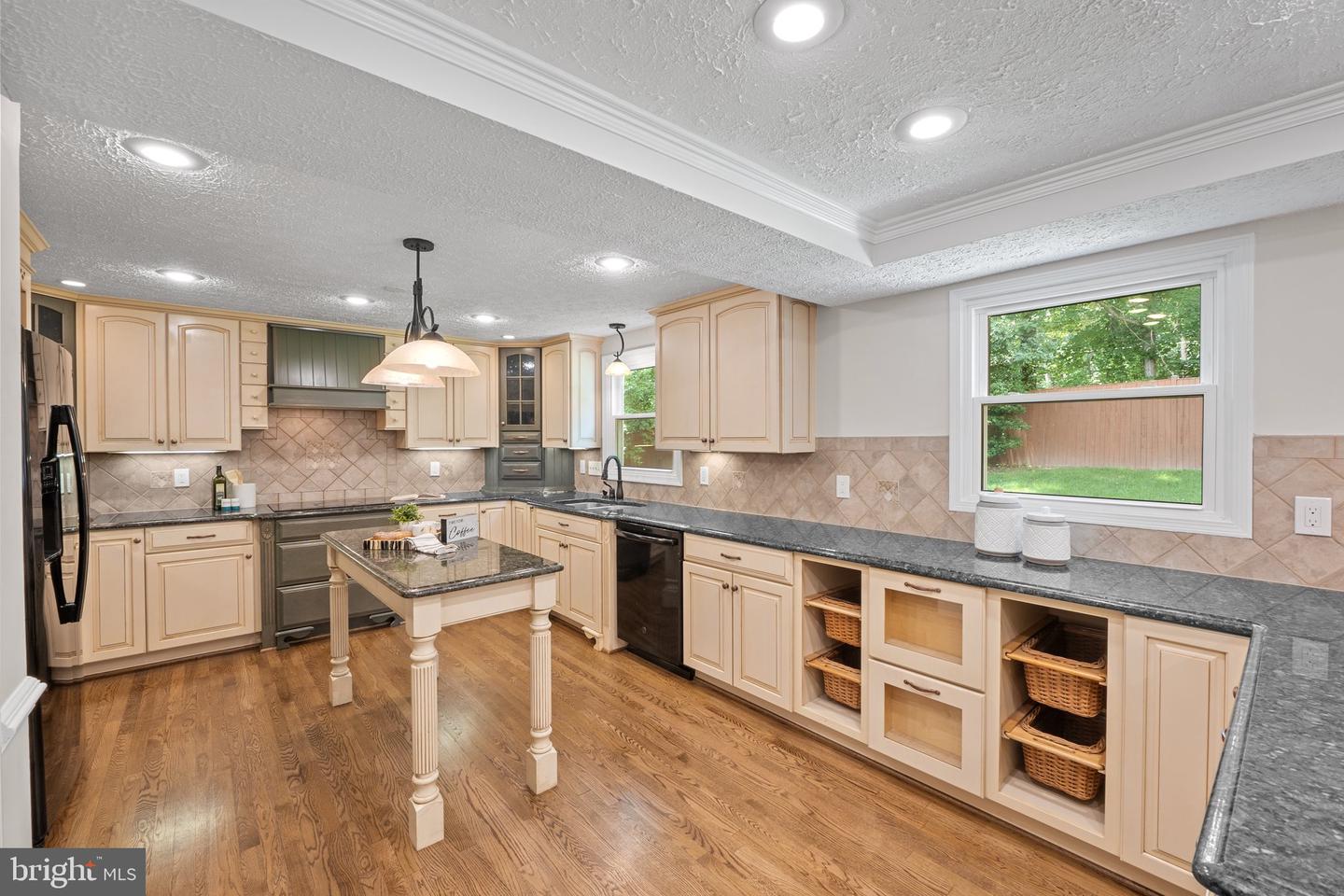 8695 YOUNG CT, SPRINGFIELD, Virginia 22153, 4 Bedrooms Bedrooms, ,3 BathroomsBathrooms,Residential,For sale,8695 YOUNG CT,VAFX2249308 MLS # VAFX2249308