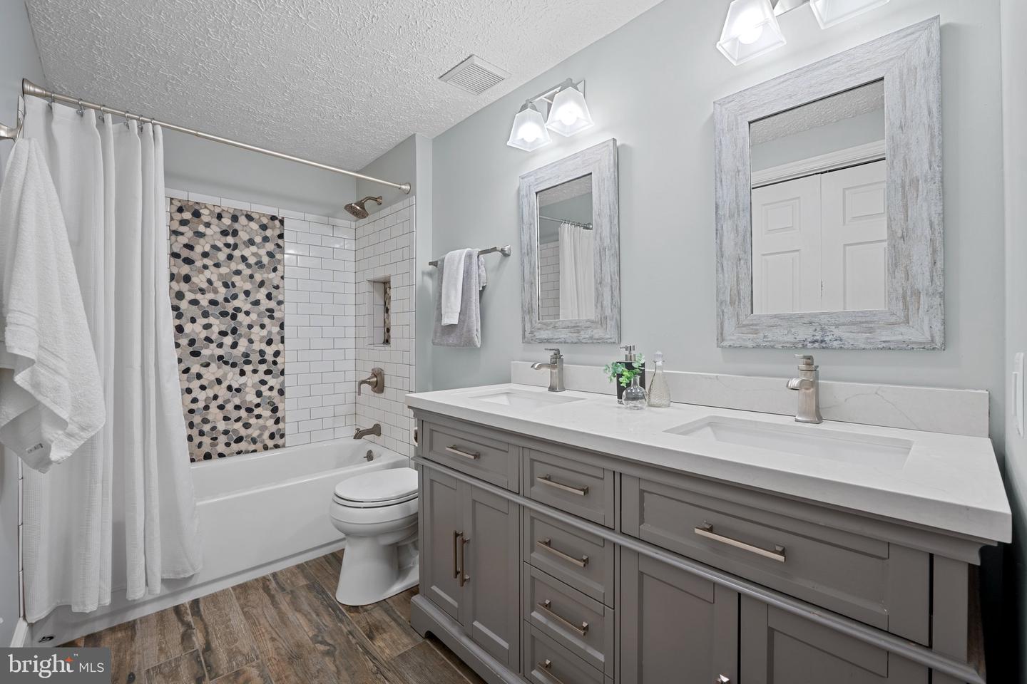 8695 YOUNG CT, SPRINGFIELD, Virginia 22153, 4 Bedrooms Bedrooms, ,3 BathroomsBathrooms,Residential,For sale,8695 YOUNG CT,VAFX2249308 MLS # VAFX2249308