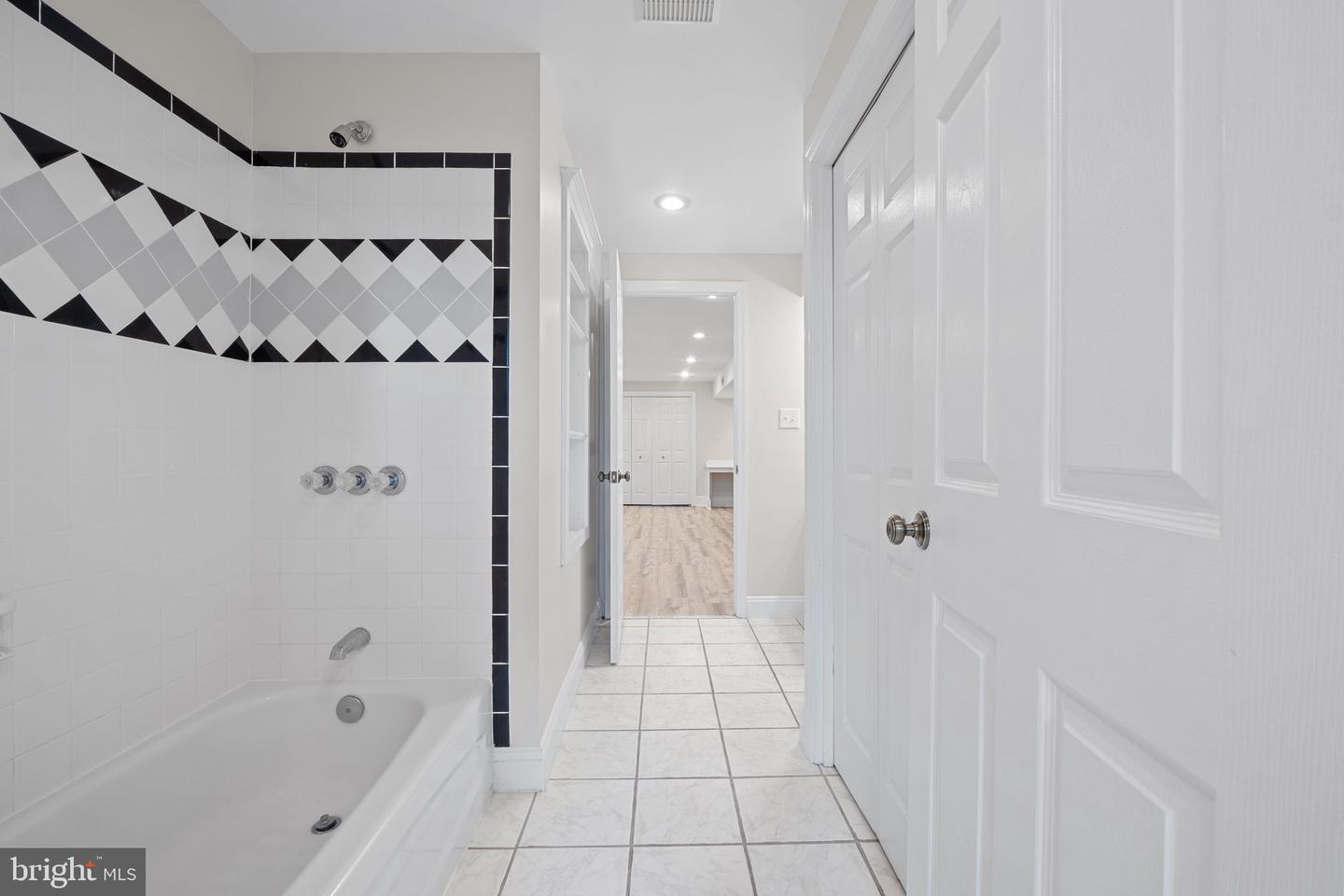 8695 YOUNG CT, SPRINGFIELD, Virginia 22153, 4 Bedrooms Bedrooms, ,3 BathroomsBathrooms,Residential,For sale,8695 YOUNG CT,VAFX2249308 MLS # VAFX2249308
