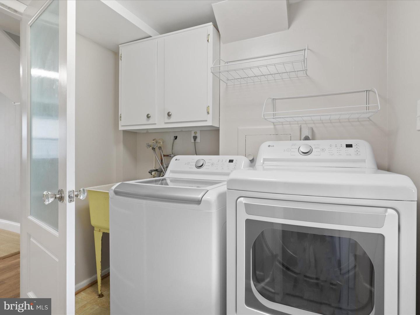 8323 BLOWING ROCK RD, ALEXANDRIA, Virginia 22309, 4 Bedrooms Bedrooms, ,2 BathroomsBathrooms,Residential,For sale,8323 BLOWING ROCK RD,VAFX2249344 MLS # VAFX2249344