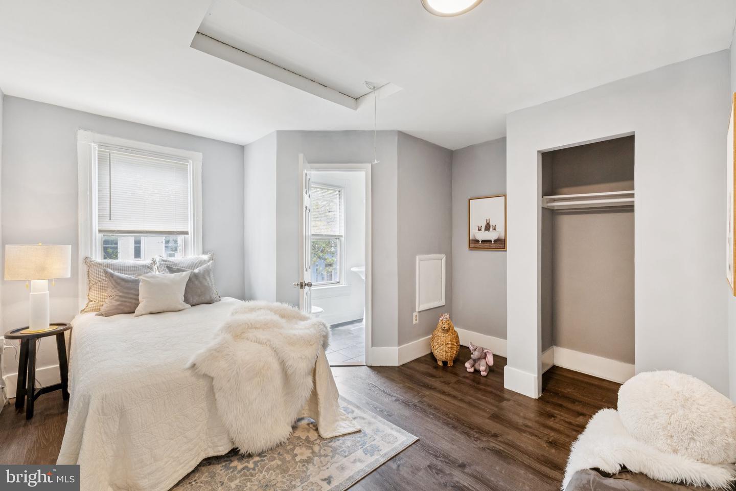 913 COLUMBIA RD NW, WASHINGTON, District Of Columbia 20001, 4 Bedrooms Bedrooms, ,3 BathroomsBathrooms,Residential,For sale,913 COLUMBIA RD NW,DCDC2206878 MLS # DCDC2206878