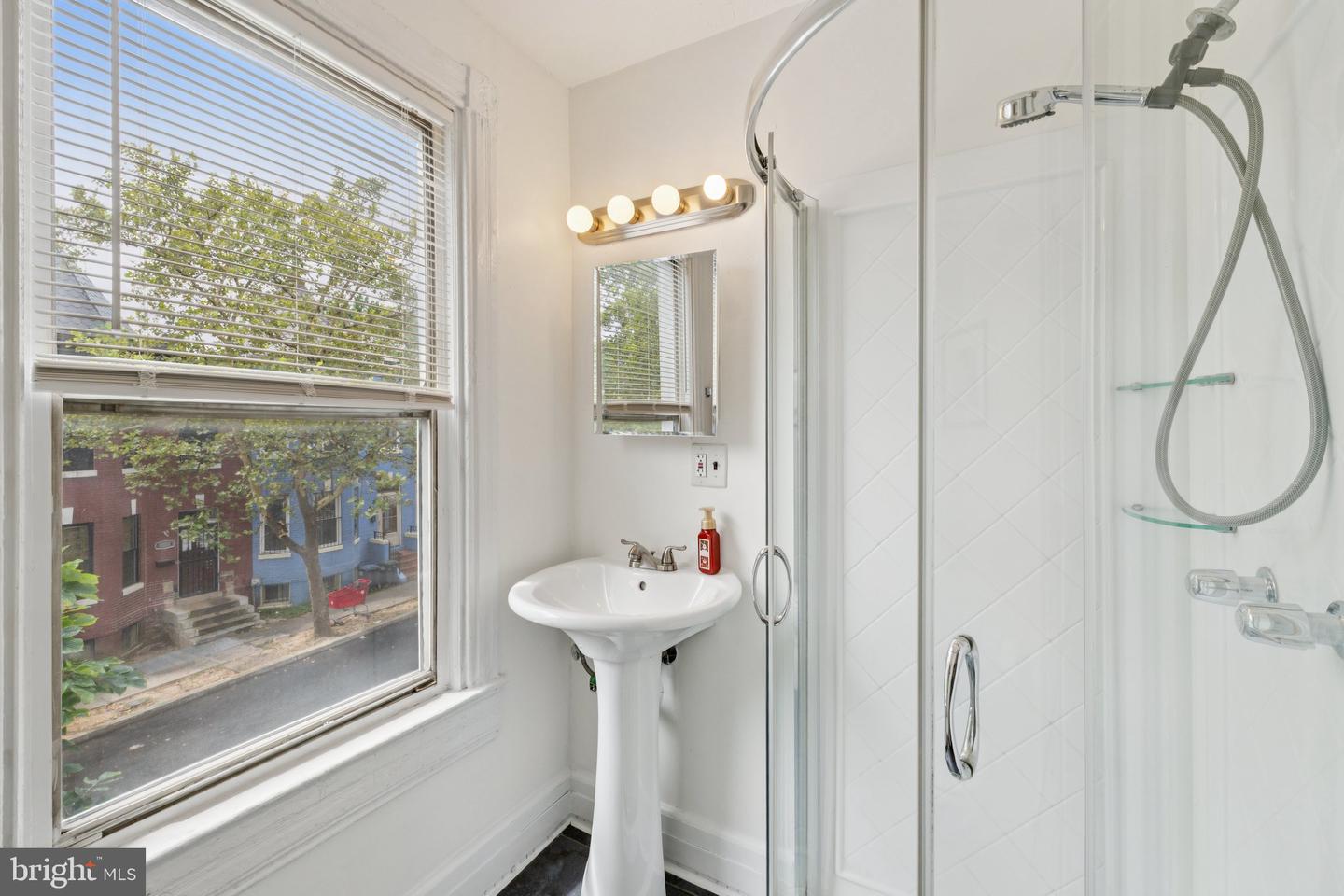 913 COLUMBIA RD NW, WASHINGTON, District Of Columbia 20001, 4 Bedrooms Bedrooms, ,3 BathroomsBathrooms,Residential,For sale,913 COLUMBIA RD NW,DCDC2206878 MLS # DCDC2206878