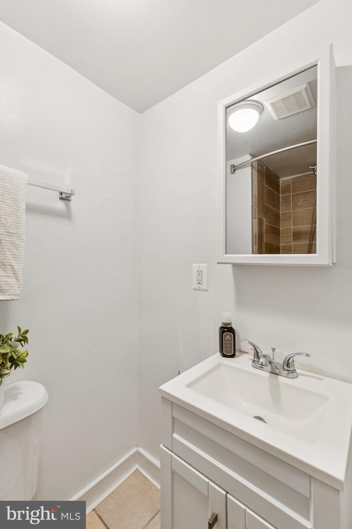 913 COLUMBIA RD NW, WASHINGTON, District Of Columbia 20001, 4 Bedrooms Bedrooms, ,3 BathroomsBathrooms,Residential,For sale,913 COLUMBIA RD NW,DCDC2206878 MLS # DCDC2206878