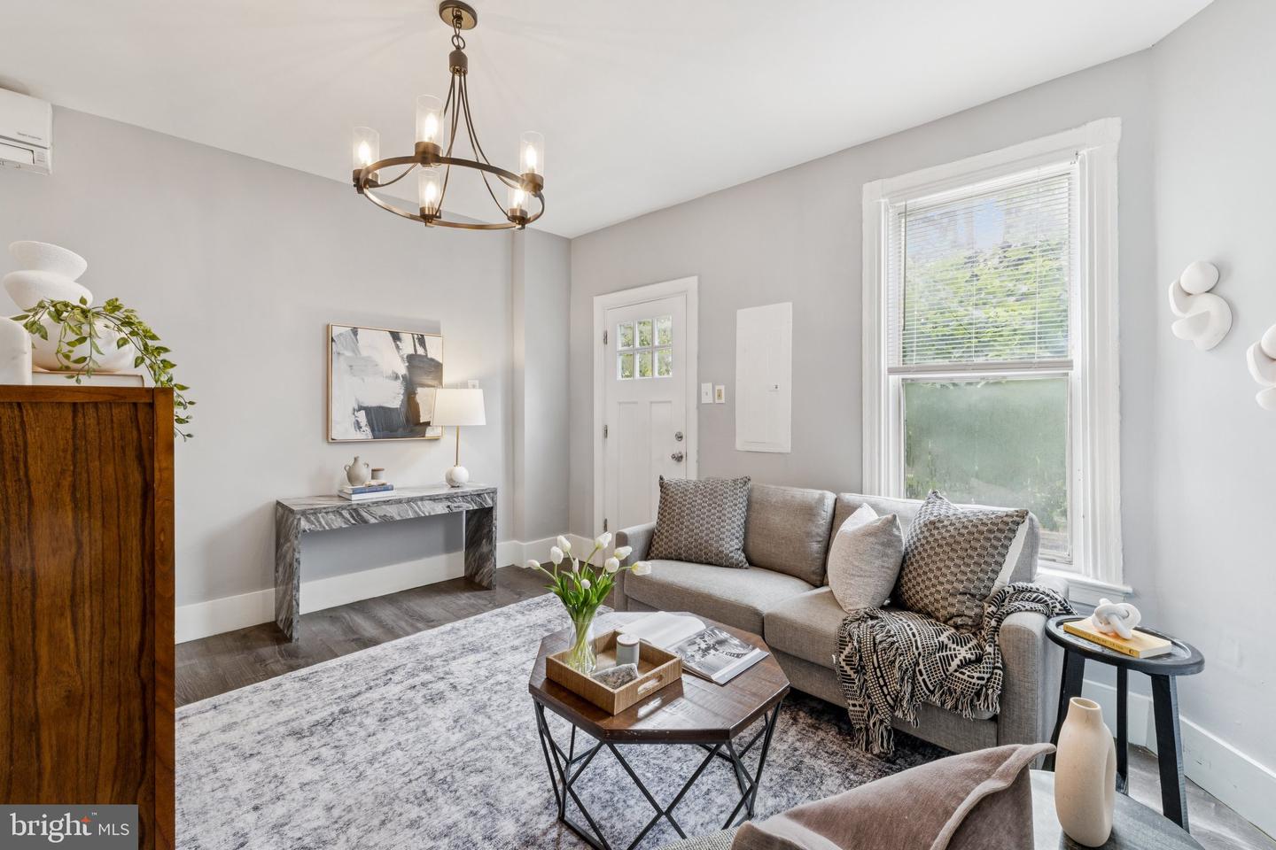 913 COLUMBIA RD NW, WASHINGTON, District Of Columbia 20001, 4 Bedrooms Bedrooms, ,3 BathroomsBathrooms,Residential,For sale,913 COLUMBIA RD NW,DCDC2206878 MLS # DCDC2206878