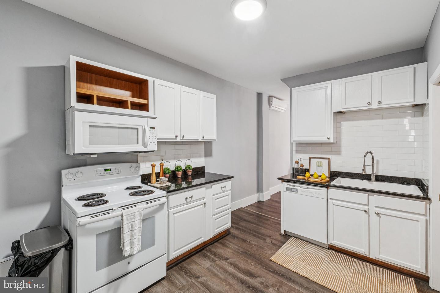 913 COLUMBIA RD NW, WASHINGTON, District Of Columbia 20001, 4 Bedrooms Bedrooms, ,3 BathroomsBathrooms,Residential,For sale,913 COLUMBIA RD NW,DCDC2206878 MLS # DCDC2206878
