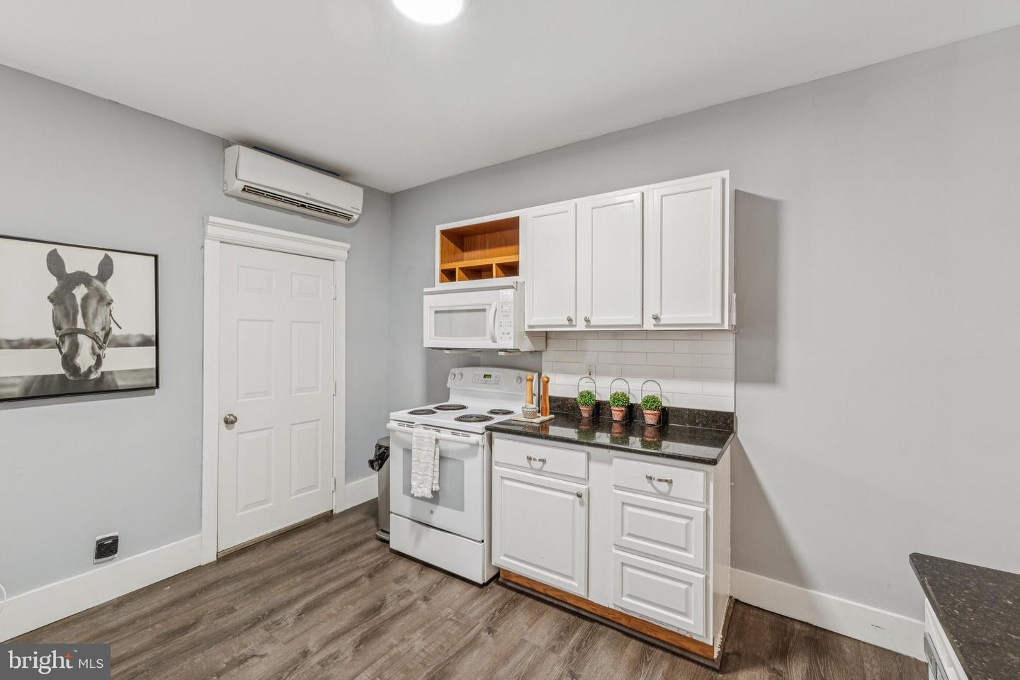 913 COLUMBIA RD NW, WASHINGTON, District Of Columbia 20001, 4 Bedrooms Bedrooms, ,3 BathroomsBathrooms,Residential,For sale,913 COLUMBIA RD NW,DCDC2206878 MLS # DCDC2206878
