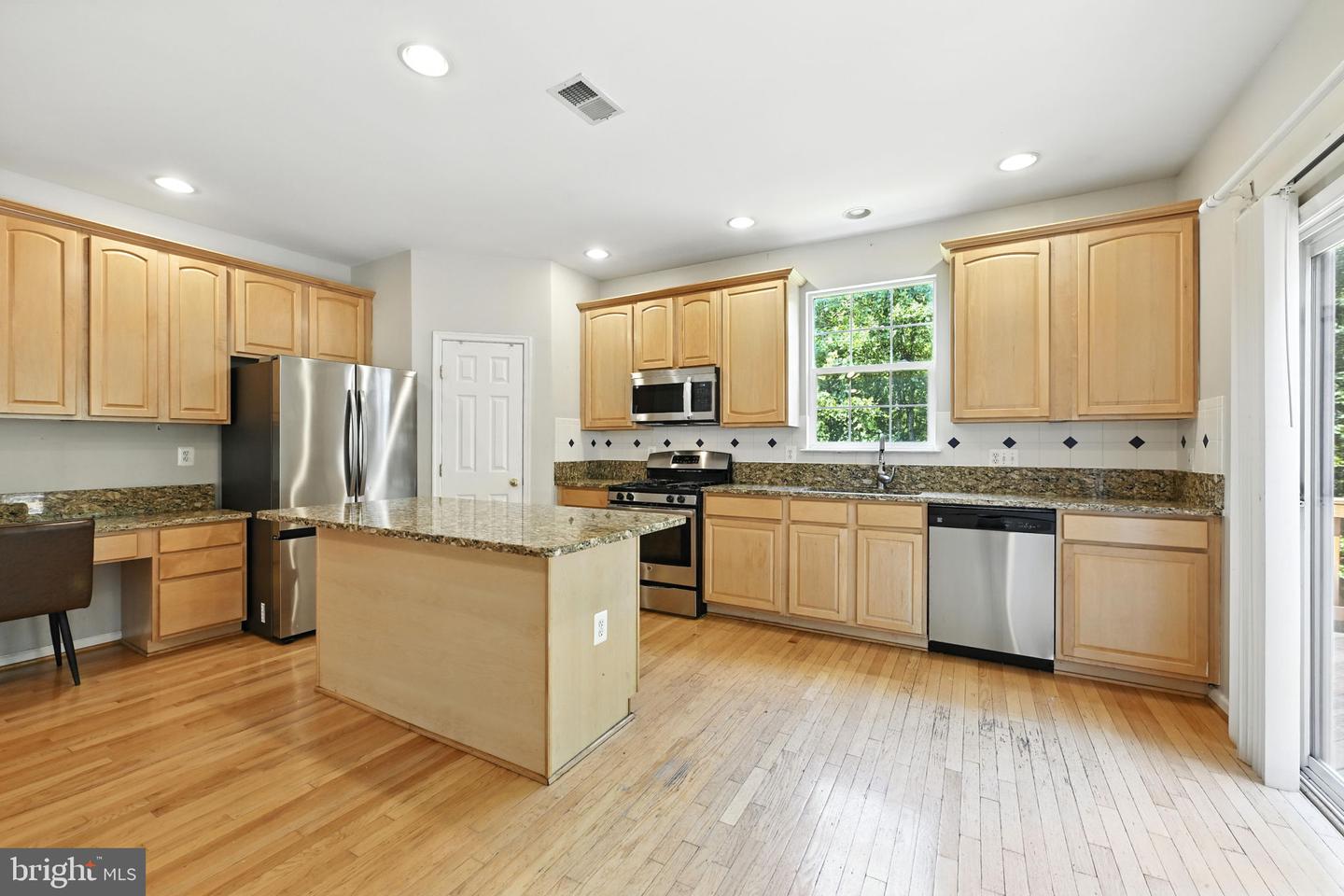 13238 MAPLE CREEK LN, CENTREVILLE, Virginia 20120, 3 Bedrooms Bedrooms, ,3 BathroomsBathrooms,Residential,For sale,13238 MAPLE CREEK LN,VAFX2249352 MLS # VAFX2249352