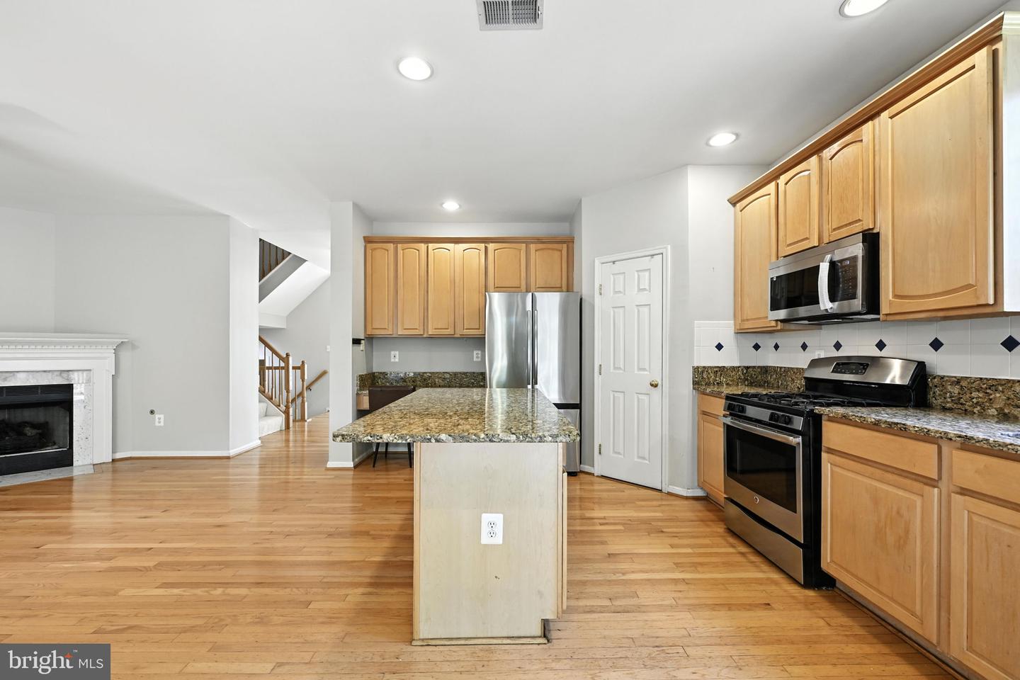 13238 MAPLE CREEK LN, CENTREVILLE, Virginia 20120, 3 Bedrooms Bedrooms, ,3 BathroomsBathrooms,Residential,For sale,13238 MAPLE CREEK LN,VAFX2249352 MLS # VAFX2249352