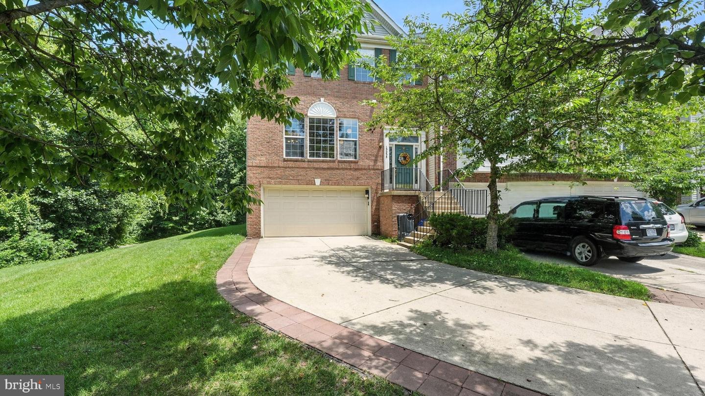 13238 MAPLE CREEK LN, CENTREVILLE, Virginia 20120, 3 Bedrooms Bedrooms, ,3 BathroomsBathrooms,Residential,For sale,13238 MAPLE CREEK LN,VAFX2249352 MLS # VAFX2249352