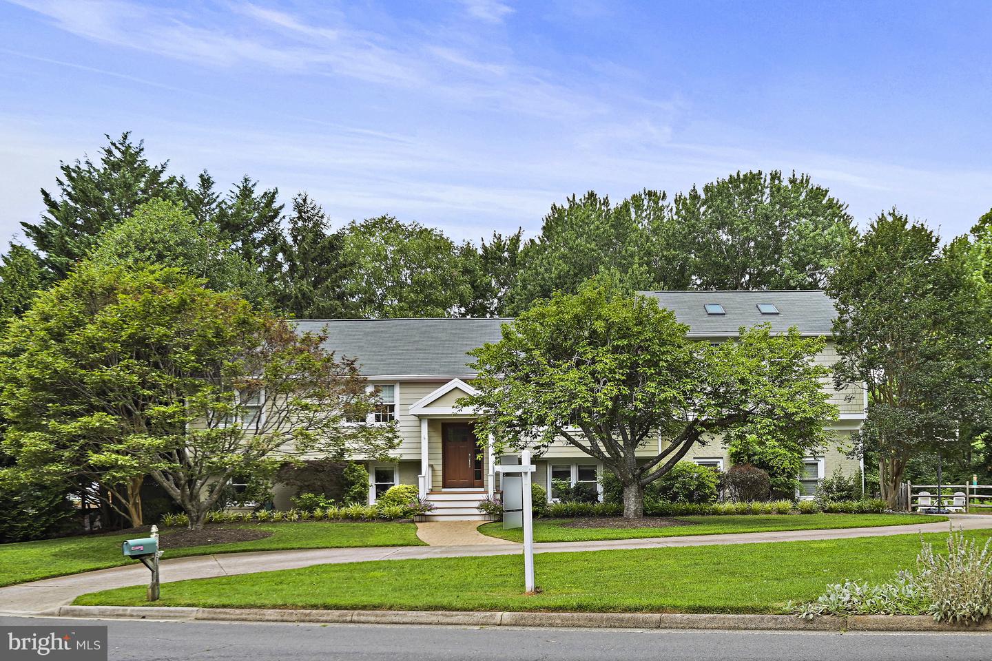 1681 ABBEY OAK DR, VIENNA, Virginia 22182, 5 Bedrooms Bedrooms, ,3 BathroomsBathrooms,Residential,For sale,1681 ABBEY OAK DR,VAFX2250084 MLS # VAFX2250084