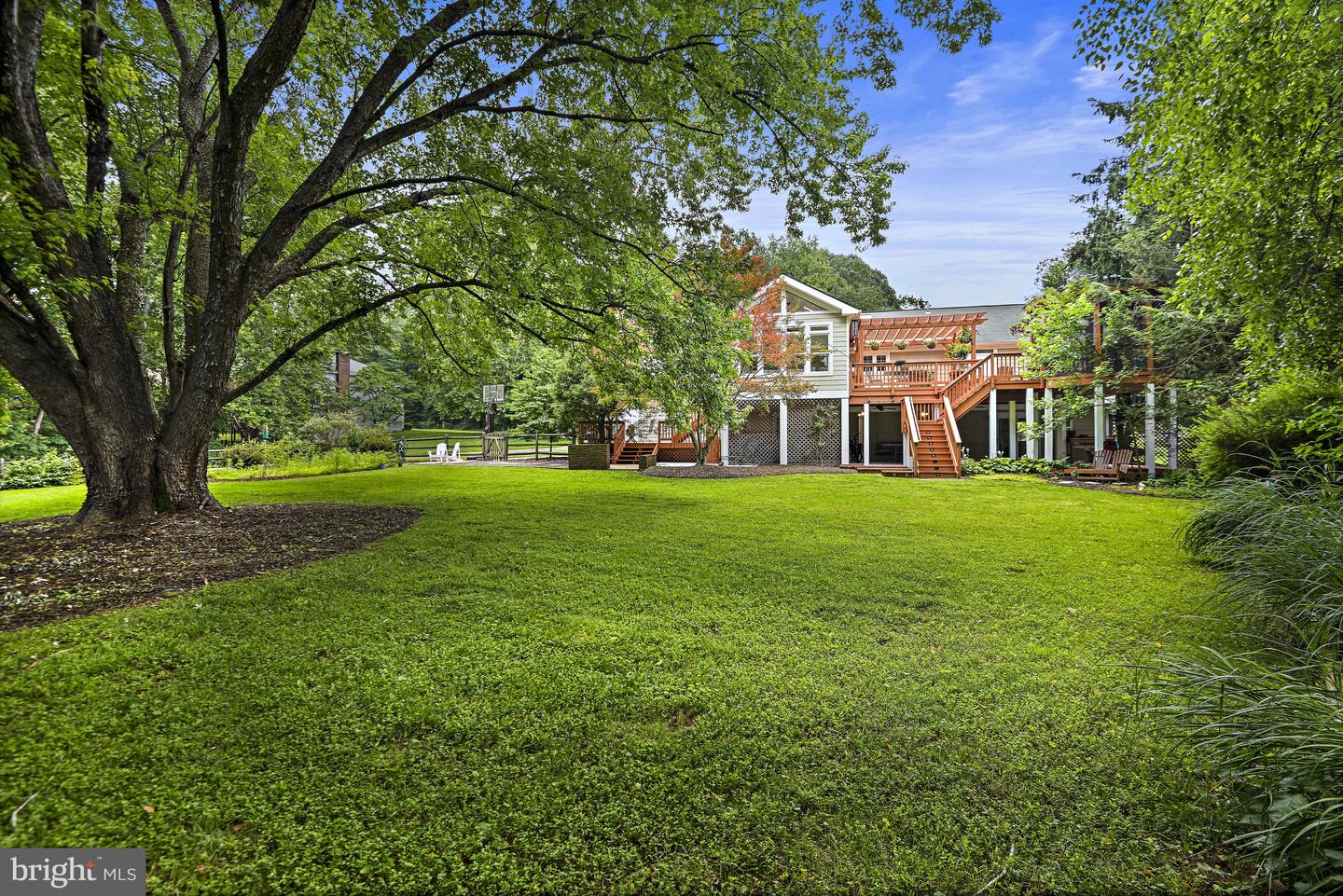 1681 ABBEY OAK DR, VIENNA, Virginia 22182, 5 Bedrooms Bedrooms, ,3 BathroomsBathrooms,Residential,For sale,1681 ABBEY OAK DR,VAFX2250084 MLS # VAFX2250084