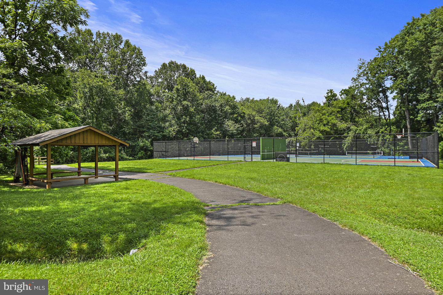 1681 ABBEY OAK DR, VIENNA, Virginia 22182, 5 Bedrooms Bedrooms, ,3 BathroomsBathrooms,Residential,For sale,1681 ABBEY OAK DR,VAFX2250084 MLS # VAFX2250084