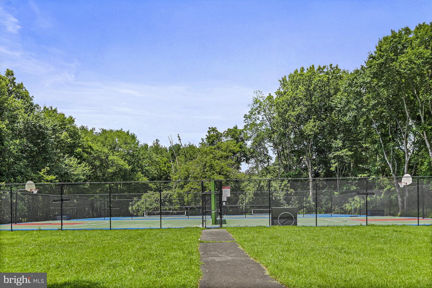 1681 ABBEY OAK DR, VIENNA, Virginia 22182, 5 Bedrooms Bedrooms, ,3 BathroomsBathrooms,Residential,For sale,1681 ABBEY OAK DR,VAFX2250084 MLS # VAFX2250084