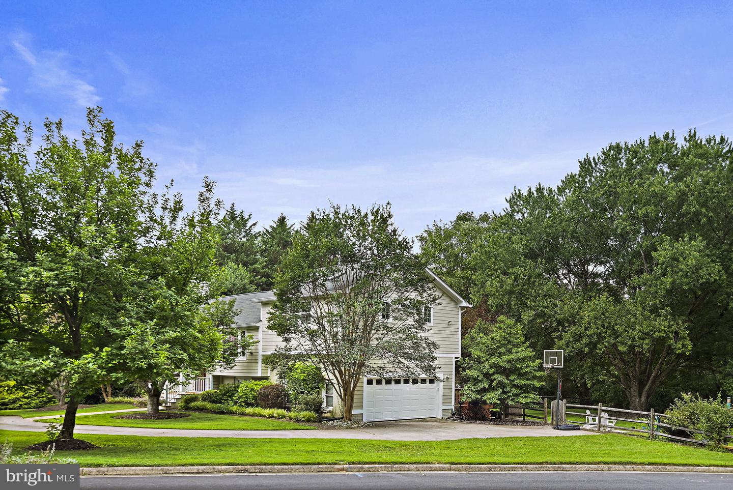 1681 ABBEY OAK DR, VIENNA, Virginia 22182, 5 Bedrooms Bedrooms, ,3 BathroomsBathrooms,Residential,For sale,1681 ABBEY OAK DR,VAFX2250084 MLS # VAFX2250084