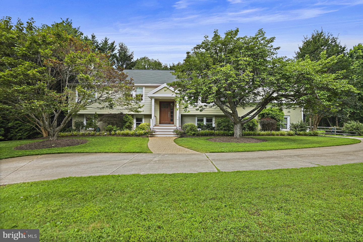 1681 ABBEY OAK DR, VIENNA, Virginia 22182, 5 Bedrooms Bedrooms, ,3 BathroomsBathrooms,Residential,For sale,1681 ABBEY OAK DR,VAFX2250084 MLS # VAFX2250084