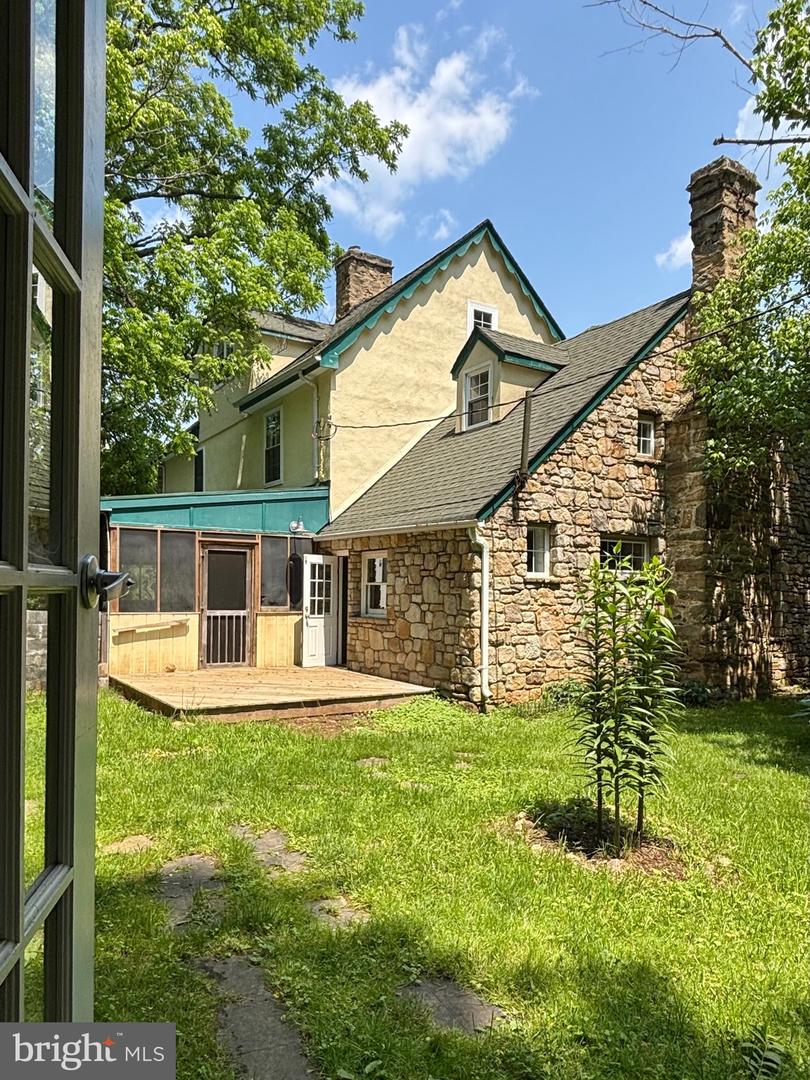 329 OLD BRIDGE RD, AMISSVILLE, Virginia 20106, 4 Bedrooms Bedrooms, ,3 BathroomsBathrooms,Residential,For sale,329 OLD BRIDGE RD,VACU2010876 MLS # VACU2010876