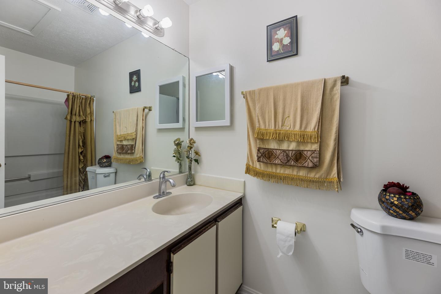 14018-B GRUMBLE JONES CT, CENTREVILLE, Virginia 20121, 2 Bedrooms Bedrooms, ,2 BathroomsBathrooms,Residential,For sale,14018-B GRUMBLE JONES CT,VAFX2250170 MLS # VAFX2250170