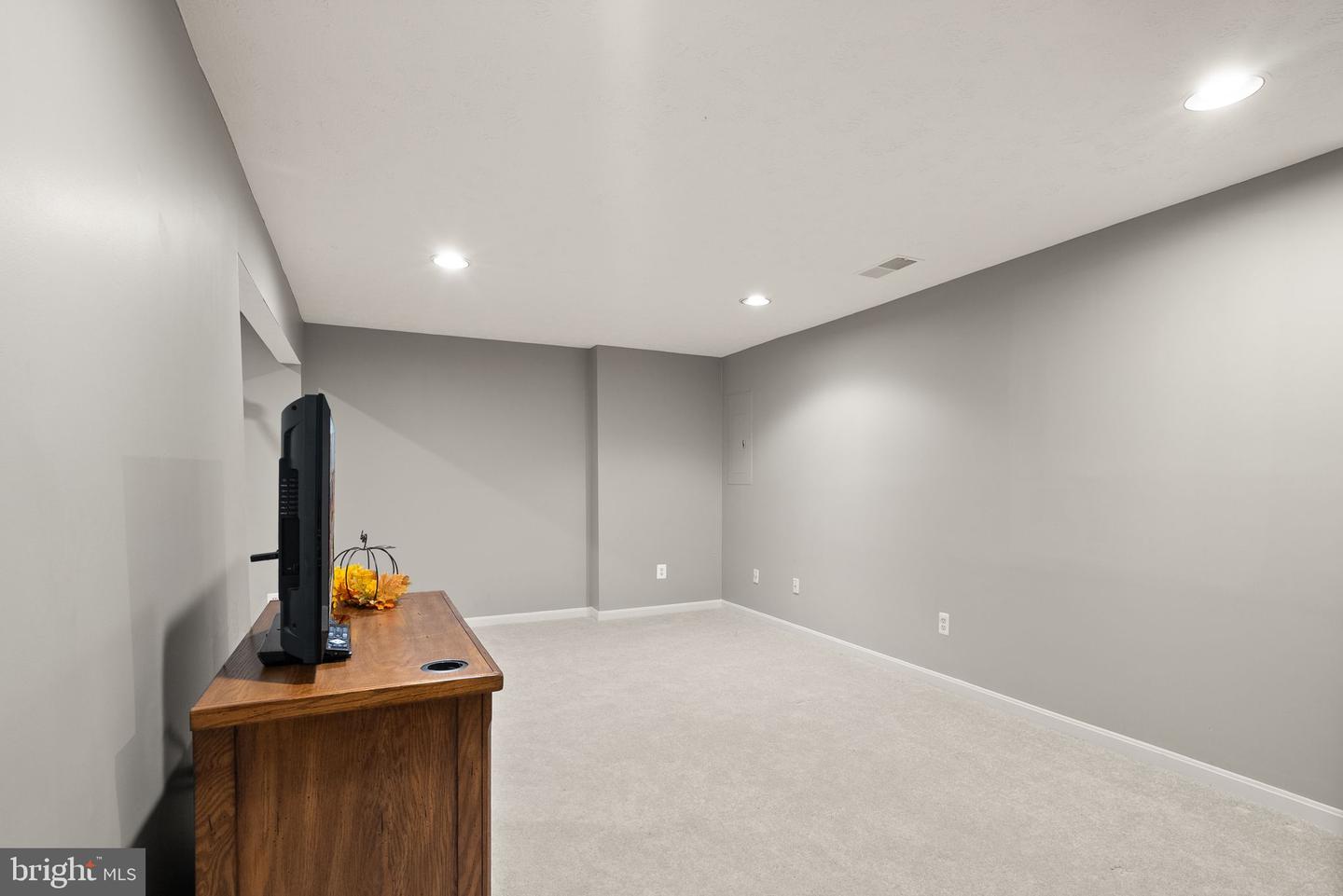 8074 SKY BLUE DR, ALEXANDRIA, Virginia 22315, 3 Bedrooms Bedrooms, ,2 BathroomsBathrooms,Residential,For sale,8074 SKY BLUE DR,VAFX2250340 MLS # VAFX2250340