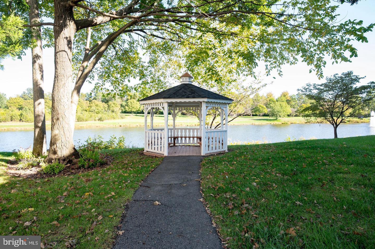 25280 LAKE SHORE SQ #304, CHANTILLY, Virginia 20152, 2 Bedrooms Bedrooms, ,2 BathroomsBathrooms,Residential,For sale,25280 LAKE SHORE SQ #304,VALO2100438 MLS # VALO2100438