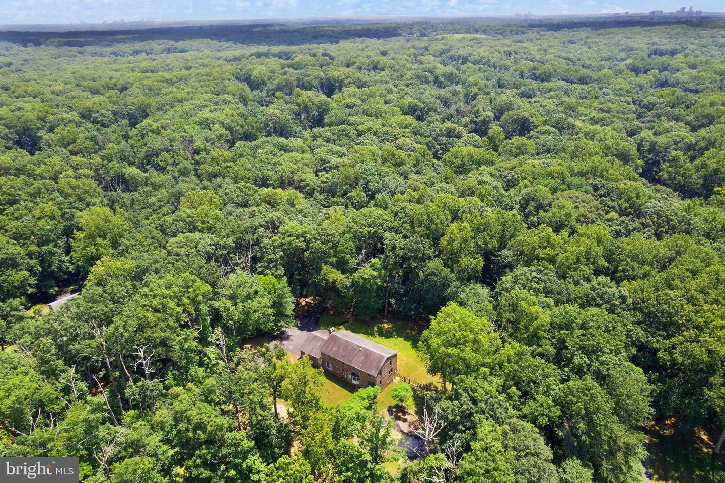 11112 COROBON LN, GREAT FALLS, Virginia 22066, 5 Bedrooms Bedrooms, ,4 BathroomsBathrooms,Residential,For sale,11112 COROBON LN,VAFX2250488 MLS # VAFX2250488