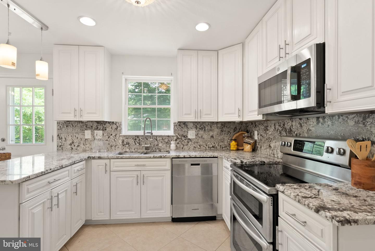 11112 COROBON LN, GREAT FALLS, Virginia 22066, 5 Bedrooms Bedrooms, ,4 BathroomsBathrooms,Residential,For sale,11112 COROBON LN,VAFX2250488 MLS # VAFX2250488