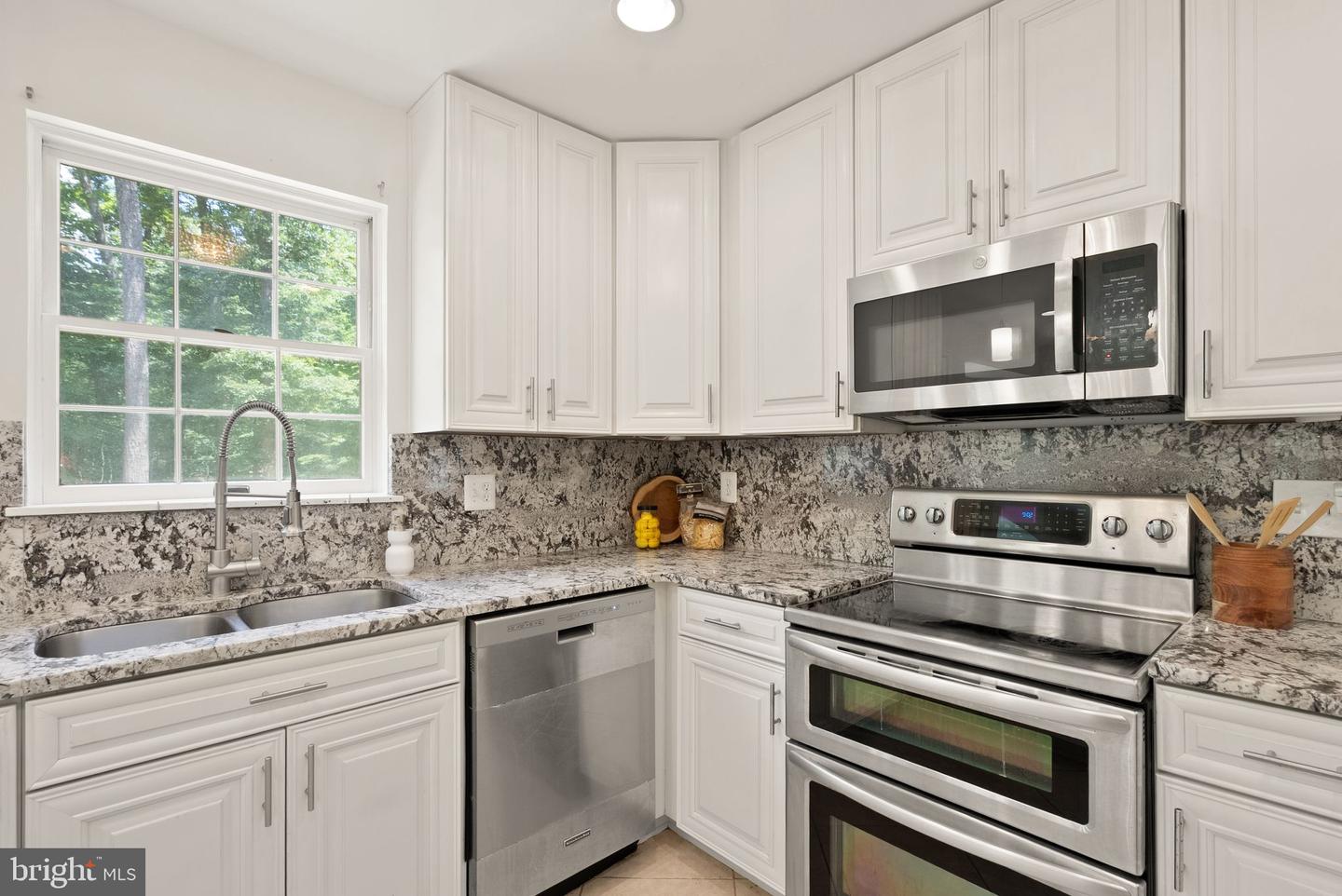 11112 COROBON LN, GREAT FALLS, Virginia 22066, 5 Bedrooms Bedrooms, ,4 BathroomsBathrooms,Residential,For sale,11112 COROBON LN,VAFX2250488 MLS # VAFX2250488