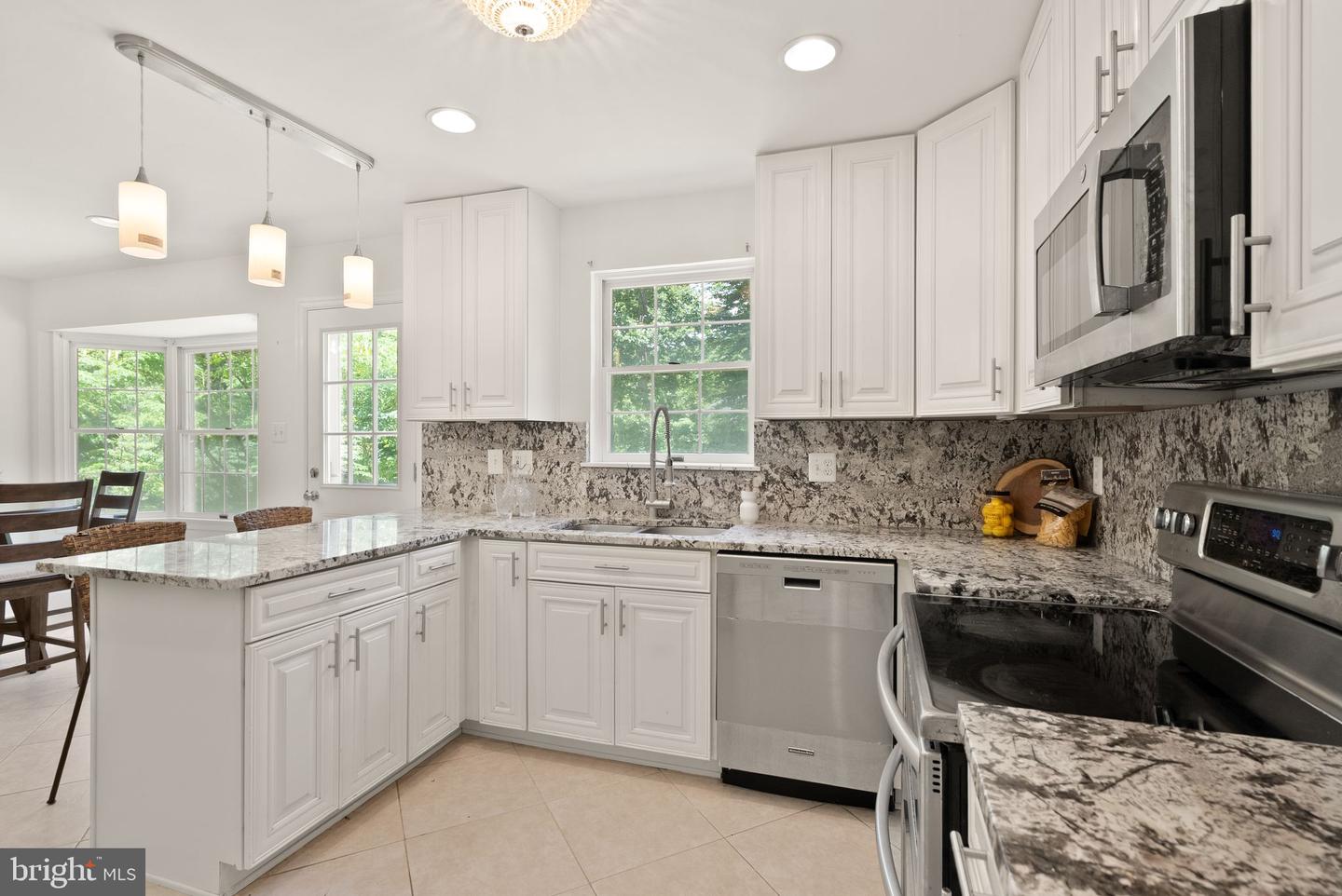 11112 COROBON LN, GREAT FALLS, Virginia 22066, 5 Bedrooms Bedrooms, ,4 BathroomsBathrooms,Residential,For sale,11112 COROBON LN,VAFX2250488 MLS # VAFX2250488