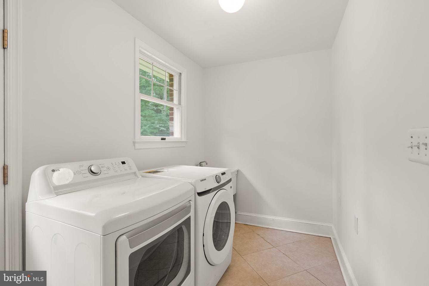 11112 COROBON LN, GREAT FALLS, Virginia 22066, 5 Bedrooms Bedrooms, ,4 BathroomsBathrooms,Residential,For sale,11112 COROBON LN,VAFX2250488 MLS # VAFX2250488